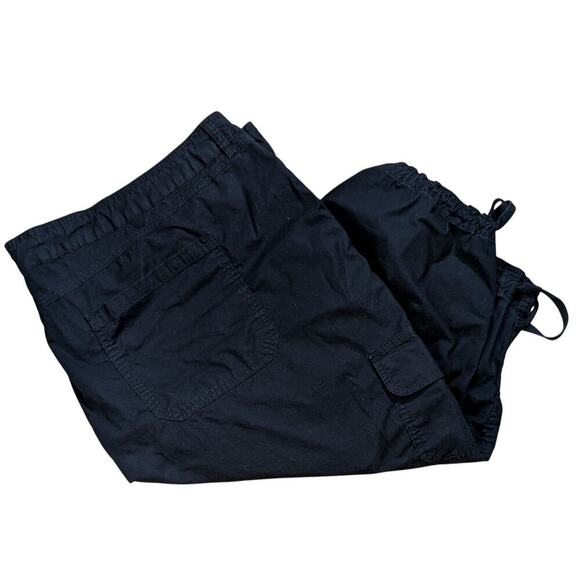 St John's Bay Women's plus Bermuda Cargo Shorts Black size 30W - Picture 1 of 10